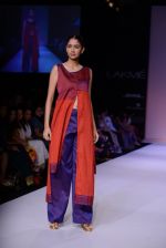 Model walk the ramp for Shruti Sancheti show at LFW 2013 Day 4 in Grand Haytt, Mumbai on 26th Aug 2013 (122).JPG
